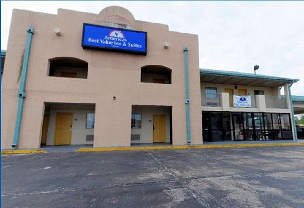 Americas Best Value Inn & Suites - Senatobia Exterior photo