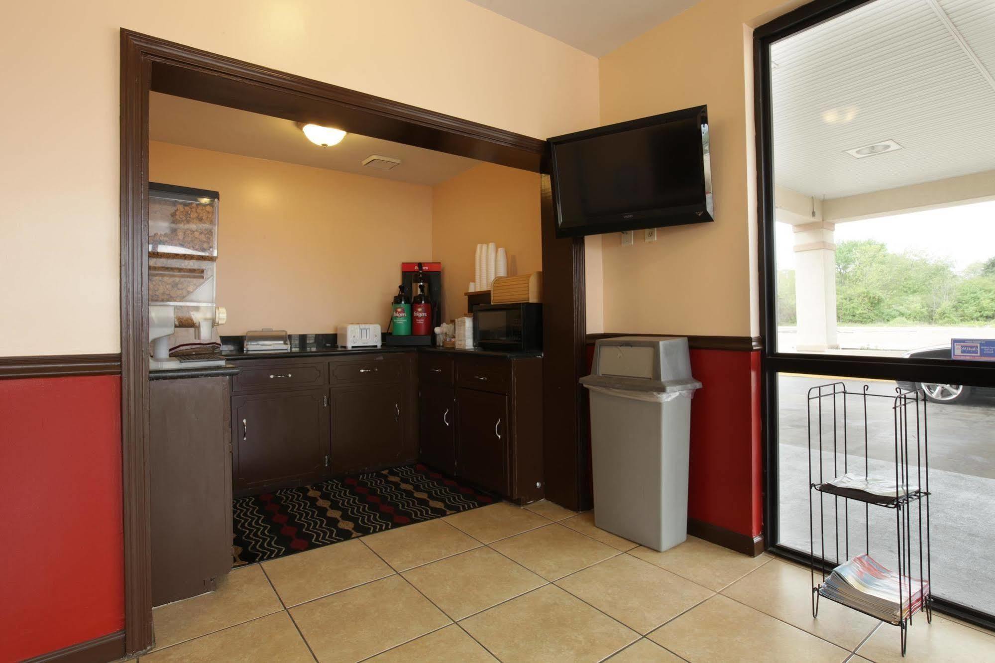 Americas Best Value Inn & Suites - Senatobia Interior photo