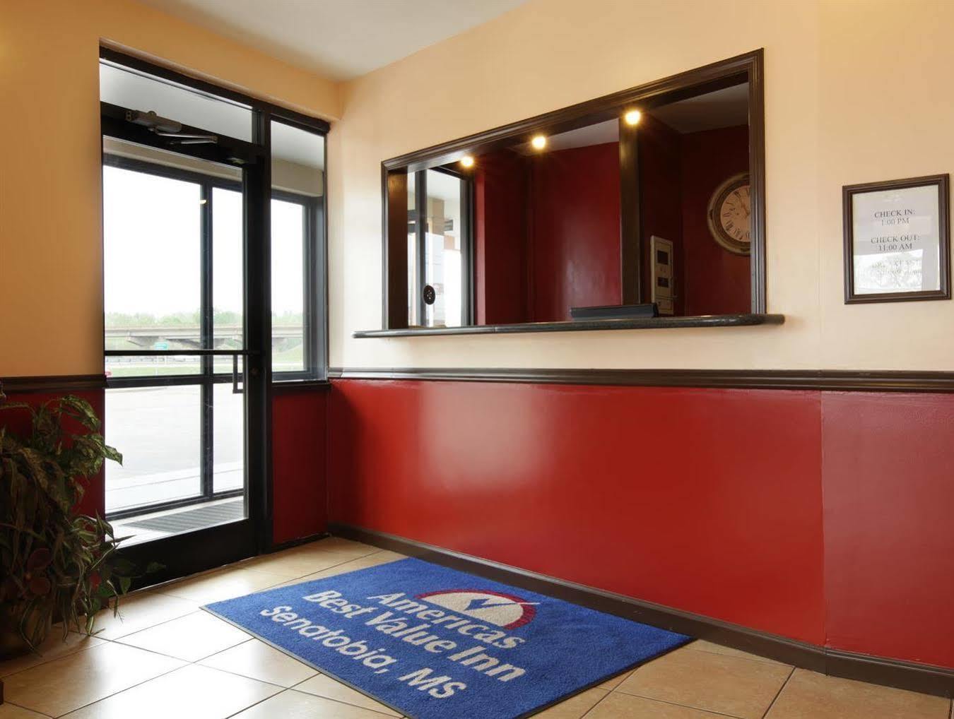 Americas Best Value Inn & Suites - Senatobia Exterior photo